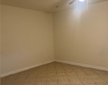 2568 Paradise Village Way - Photo Thumbnail 11