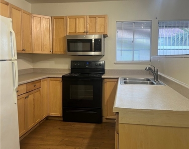 2568 Paradise Village Way - Photo Thumbnail 4