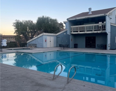 2568 Paradise Village Way - Photo Thumbnail 18