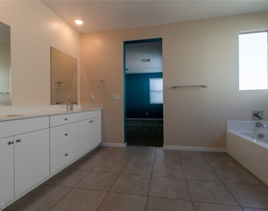 544 Ruby Mesa Avenue - Photo Thumbnail 30