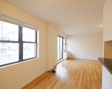 225 East 85th Street - Photo Thumbnail 2