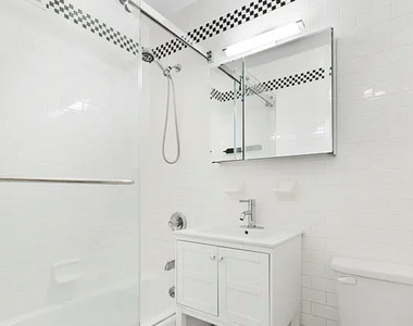 121 Madison Avenue - Photo Thumbnail 4