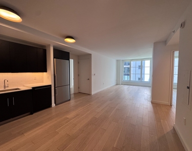 West 43rd Street - Photo Thumbnail 6