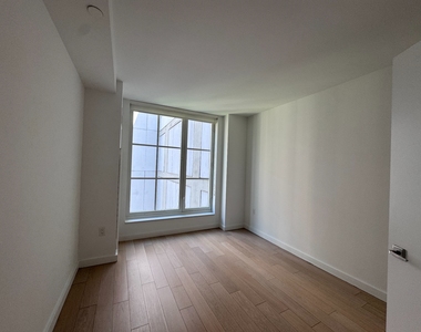 West 43rd Street - Photo Thumbnail 1