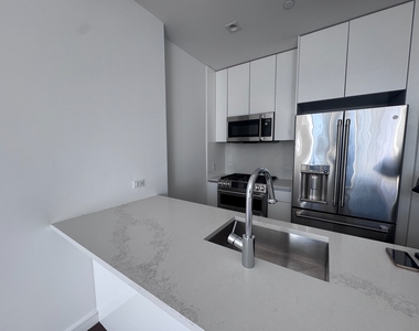 West 36th Street - Photo Thumbnail 4