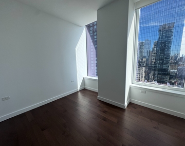 West 36th Street - Photo Thumbnail 1
