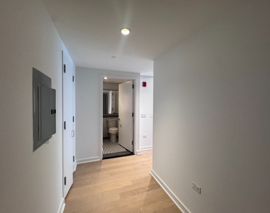 West 38th Street - Photo Thumbnail 2
