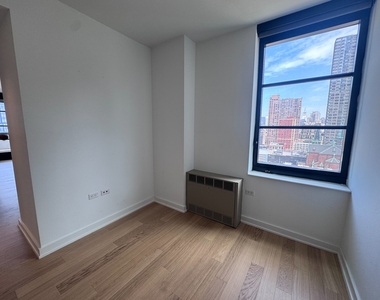 West 38th Street - Photo Thumbnail 1