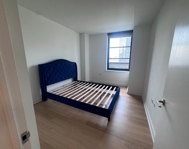 West 38th Street - Photo Thumbnail 4