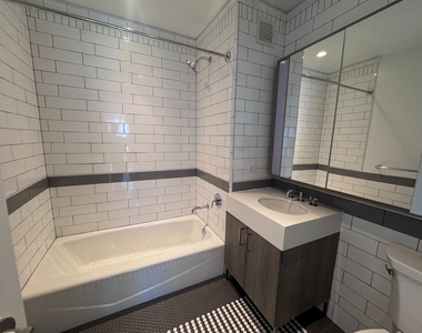West 38th Street - Photo Thumbnail 4