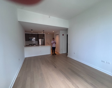 West 38th Street - Photo Thumbnail 1