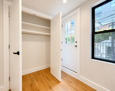 225 Halsey Street - Photo Thumbnail 4