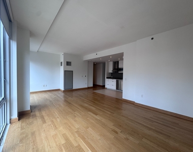 West 37th Street - Photo Thumbnail 2
