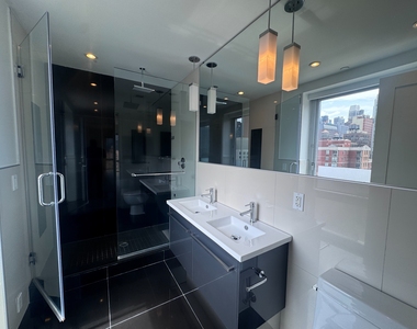 West 37th Street - Photo Thumbnail 4