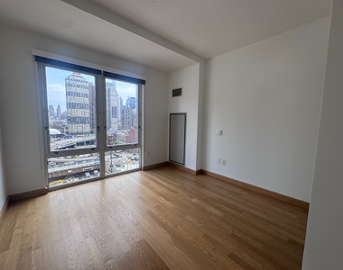 West 37th Street - Photo Thumbnail 1