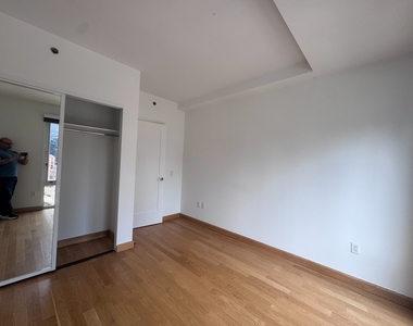 West 37th Street - Photo Thumbnail 6