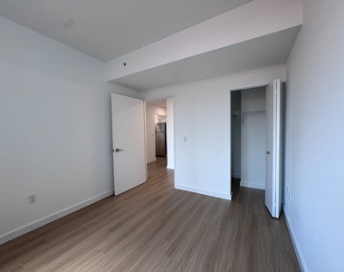 West 37th Street - Photo Thumbnail 2