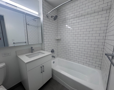 West 37th Street - Photo Thumbnail 4