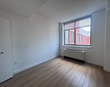 West 37th Street - Photo Thumbnail 1