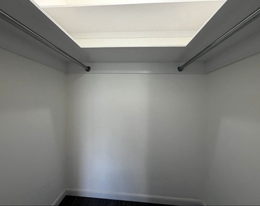 1121 East 73rd Street - Photo Thumbnail 16