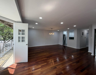 1121 East 73rd Street - Photo Thumbnail 5