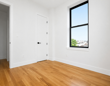 483 Evergreen Avenue - Photo Thumbnail 3