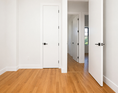 483 Evergreen Avenue - Photo Thumbnail 6