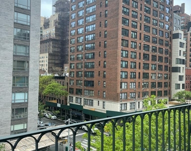 E 87th Street / York Avenue - Photo Thumbnail 1