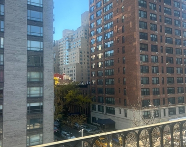 E 87th Street / York Avenue - Photo Thumbnail 5