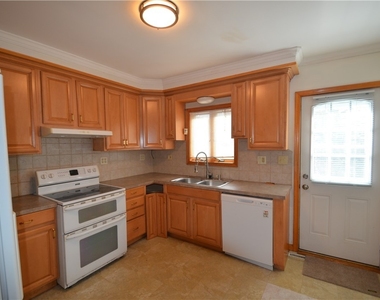 210 Lincoln Park Drive - Photo Thumbnail 4
