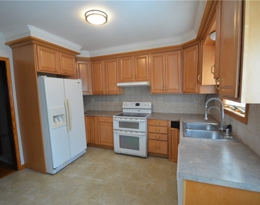 210 Lincoln Park Drive - Photo Thumbnail 15