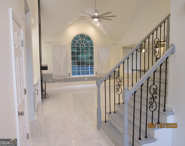115 Sutton Court - Photo Thumbnail 3