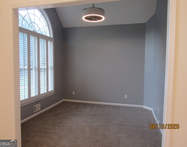 115 Sutton Court - Photo Thumbnail 5