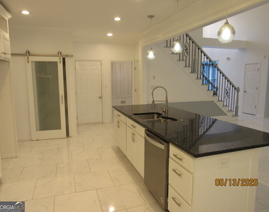 115 Sutton Court - Photo Thumbnail 12