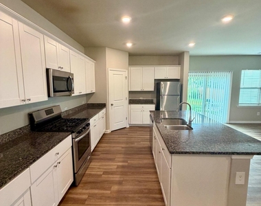 3128 Baylor Circle - Photo Thumbnail 5