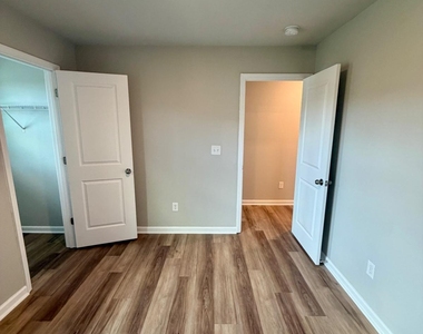 3128 Baylor Circle - Photo Thumbnail 15