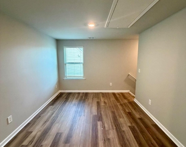 3128 Baylor Circle - Photo Thumbnail 9