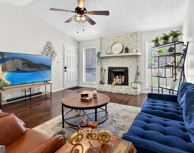 11525 Matthews Trail - Photo Thumbnail 3