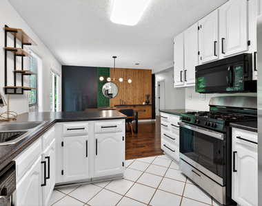 11525 Matthews Trail - Photo Thumbnail 9