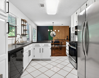 11525 Matthews Trail - Photo Thumbnail 8