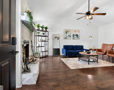 11525 Matthews Trail - Photo Thumbnail 2
