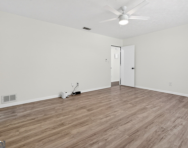 11525 Matthews Trail - Photo Thumbnail 15