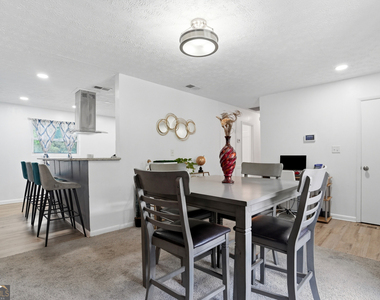 405 King Arthur Court - Photo Thumbnail 4