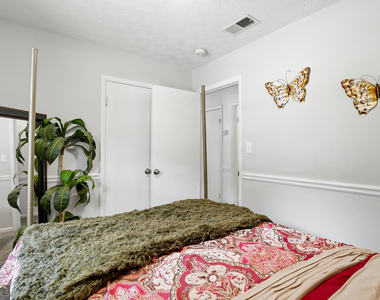 405 King Arthur Court - Photo Thumbnail 7