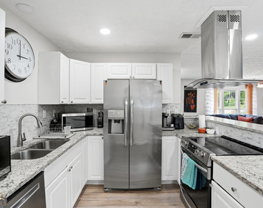 405 King Arthur Court - Photo Thumbnail 2
