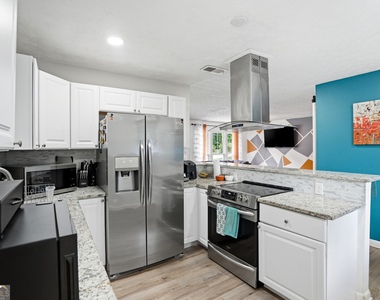 405 King Arthur Court - Photo Thumbnail 3
