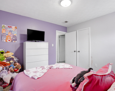 405 King Arthur Court - Photo Thumbnail 8