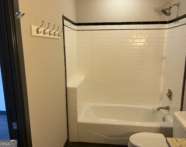 620 Glen Iris Ne - Photo Thumbnail 8