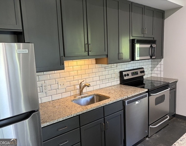 620 Glen Iris Ne - Photo Thumbnail 2