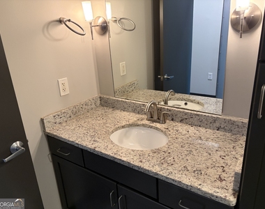 620 Glen Iris Ne - Photo Thumbnail 7